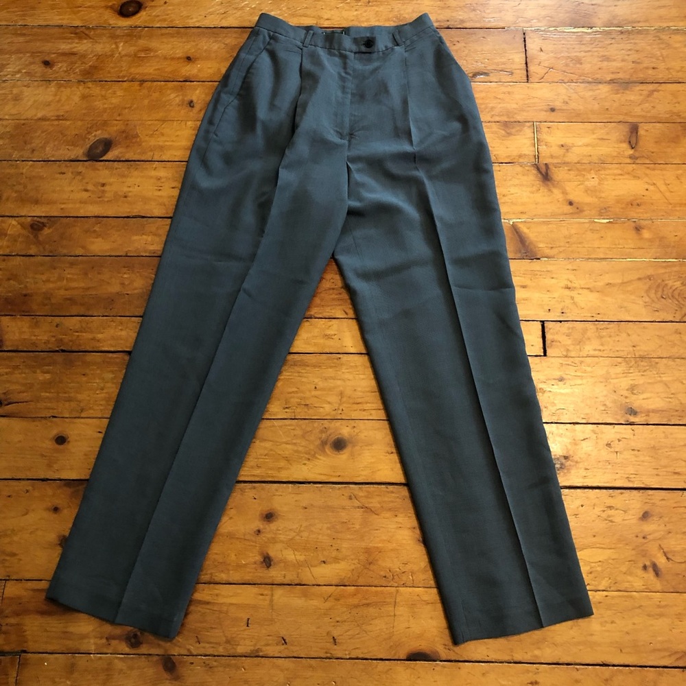 Eddie Bauer Pleated Slacks with 2 side pockets
